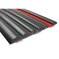 MA007 · 68x6mm Moldura XXL Adhesiva Negra + Franja Roja · Clásicos Opel