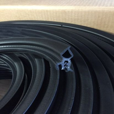 GM014 · 31.6x15mm Goma estanqueidad frontal + pestaña · Caucho EPDM