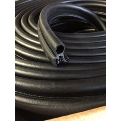 GM015 · 32.8x15.7mm Goma estanqueidad frontal + pestaña · Caucho EPDM