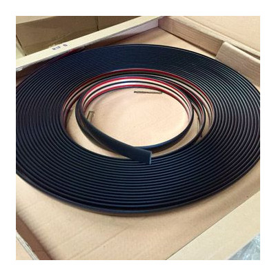 MA033 · 44x5mm Moldura Adhesiva Negra · Flexible y Elegante
