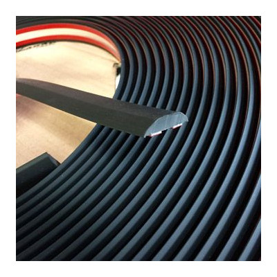 MA035 · 28x7mm Moldura Adhesiva Negra · Estilo Clásico
