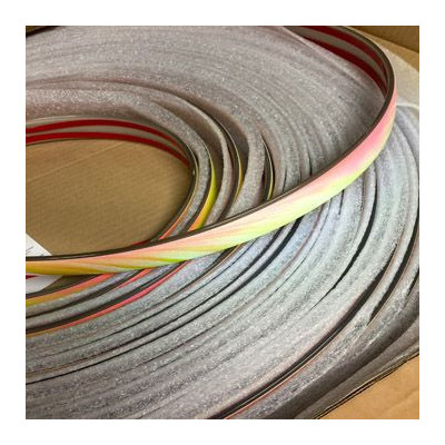 MA050/1 · 25x4mm Moldura Adhesiva Decorativa · Colores Efecto Perla / Titanio MA050/1 · 25x4mm Moldura Adhesiva Decorativa · Colores Efecto Perla / Titanio