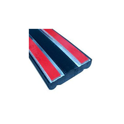 MA022 · 30x6mm Moldura adhesiva · Color negro + cromado